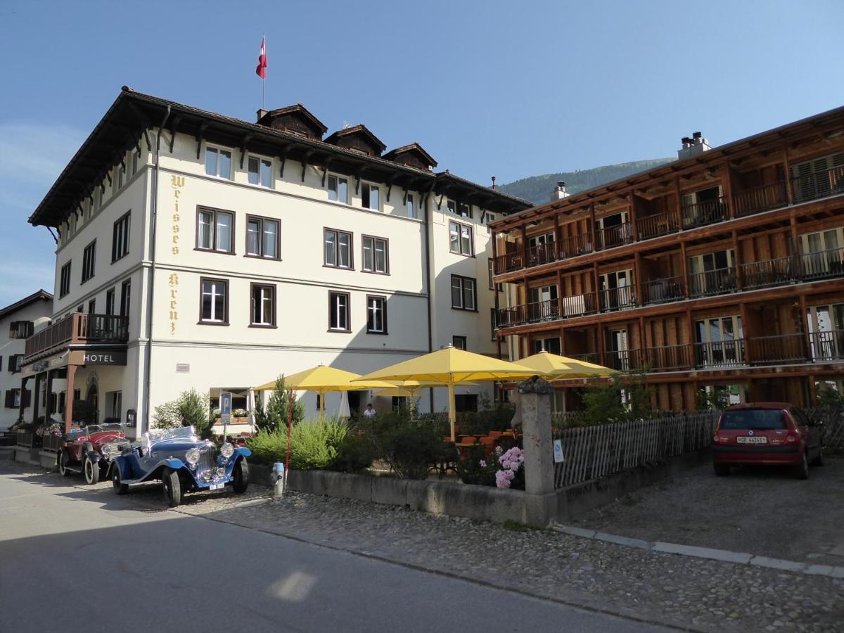 Hotel Weisses Kreuz Berguen Bagian luar foto