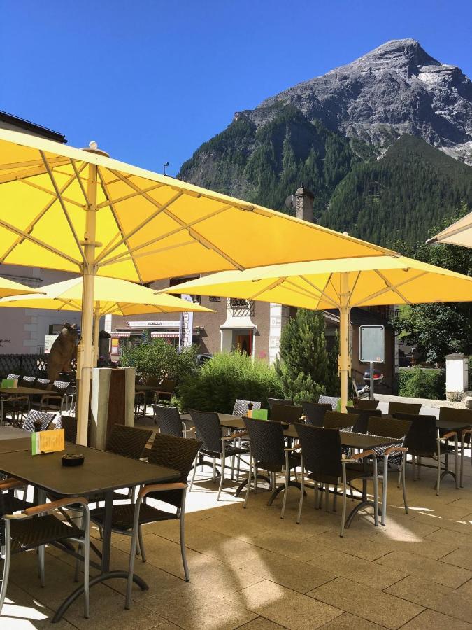Hotel Weisses Kreuz Berguen Bagian luar foto
