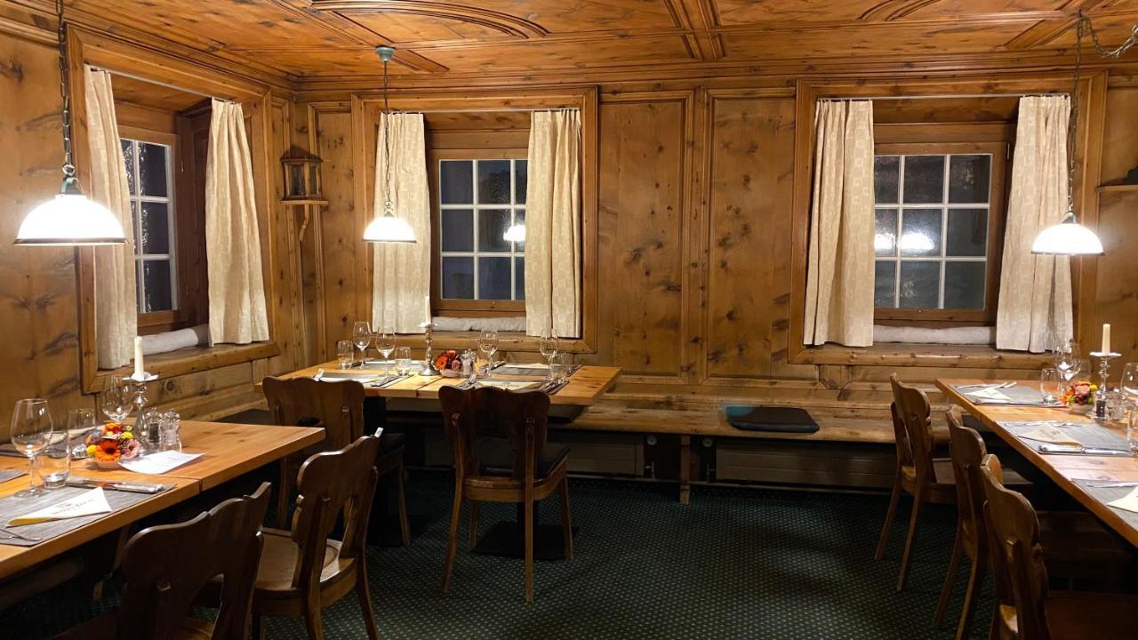 Hotel Weisses Kreuz Berguen Bagian luar foto