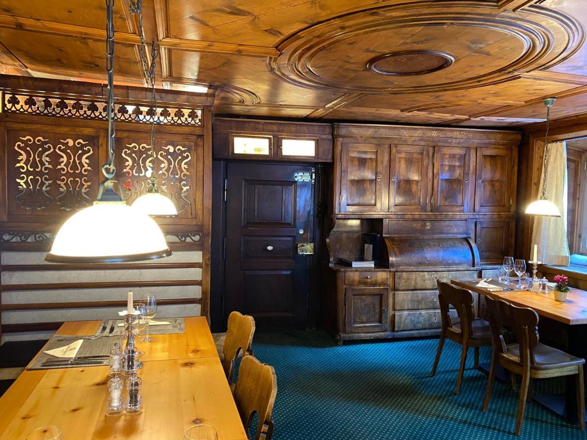 Hotel Weisses Kreuz Berguen Bagian luar foto