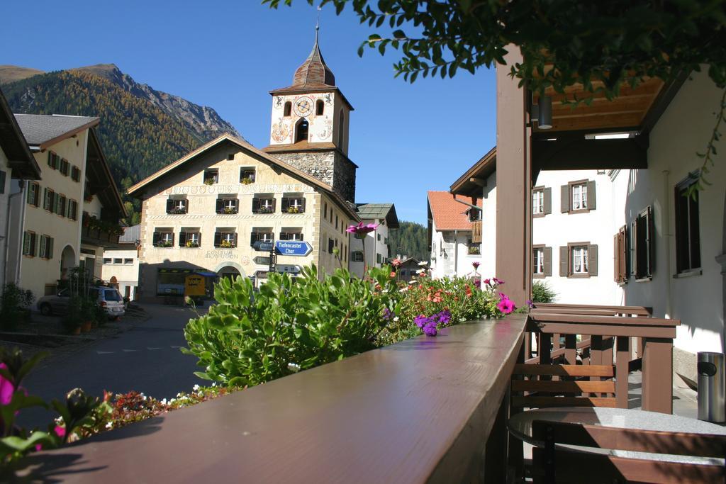 Hotel Weisses Kreuz Berguen Bagian luar foto